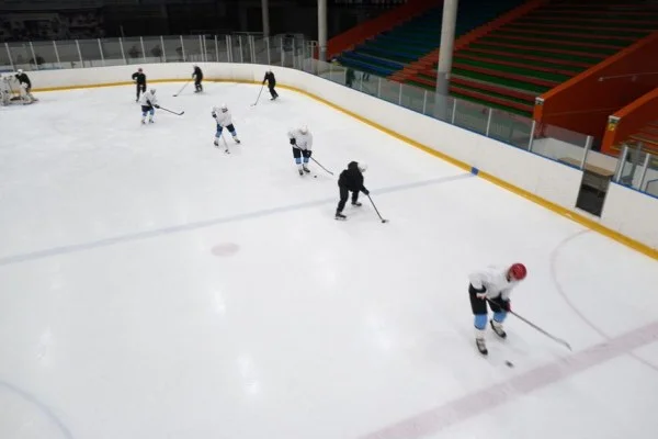 NHL多伦多枫叶训练营开启 马修斯新赛季目标突破首轮魔咒